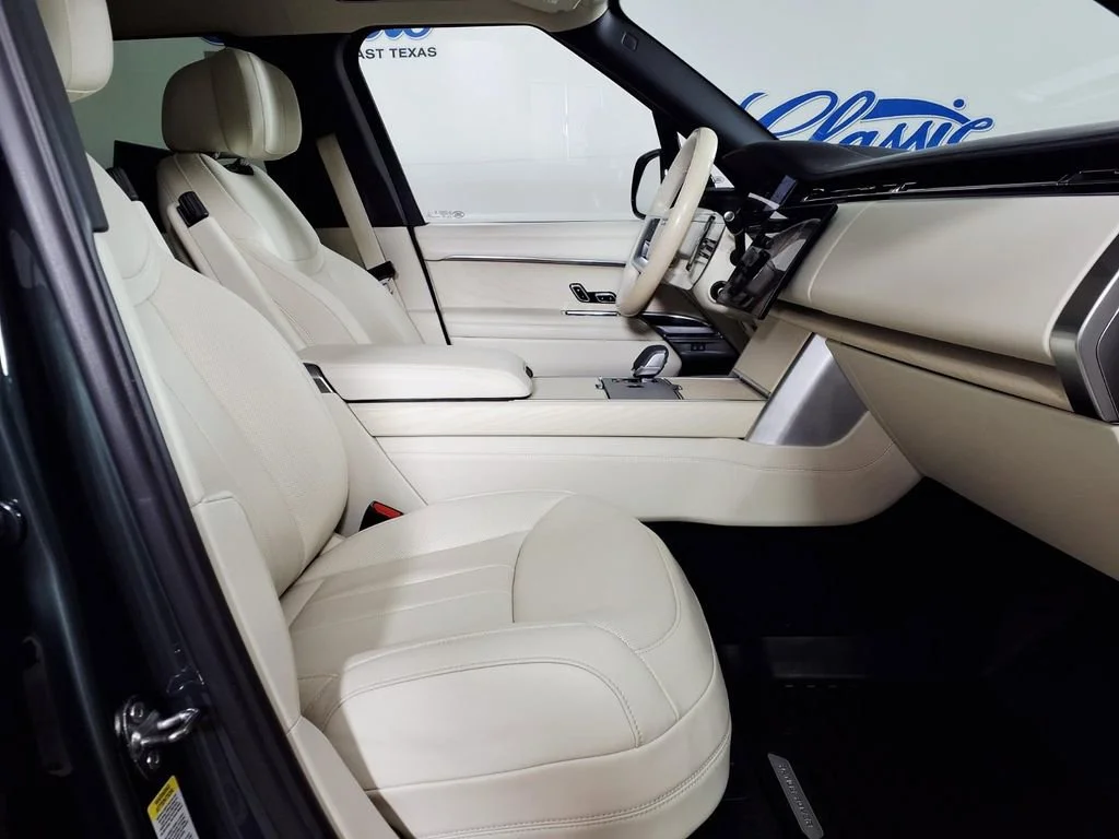 Used 2024 Green Land Rover Autobiography image 11