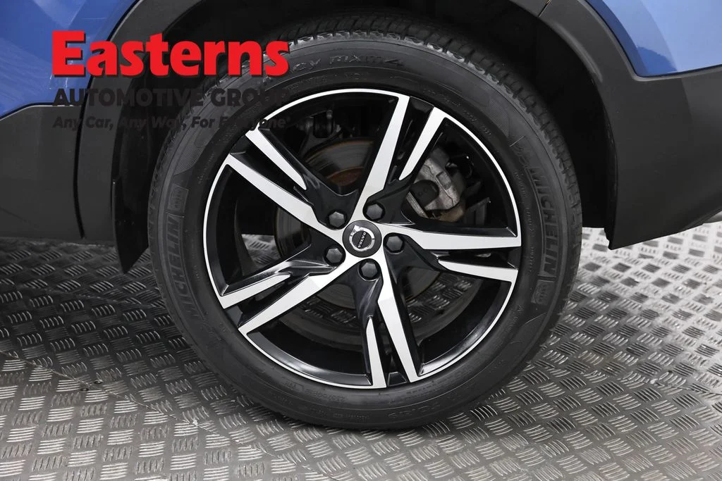 Used 2020 Blue Volvo R-Design image 33