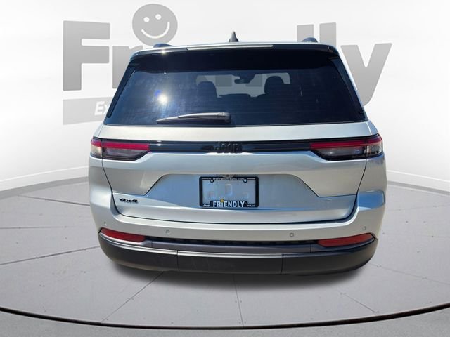New 2026 Silver Zynith Exterior Paint Jeep Altitude image 6