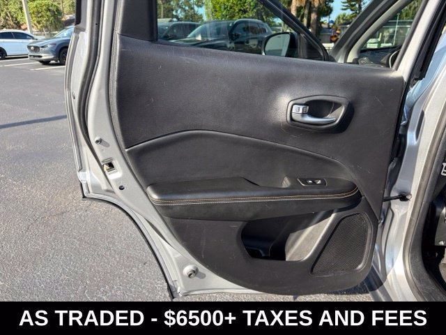 Used 2018 Silver Jeep Latitude image 13