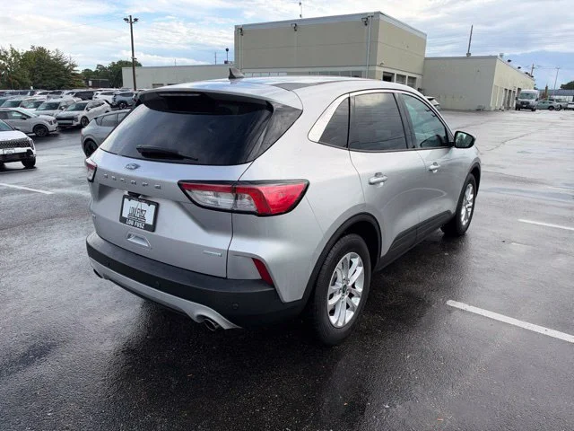 Used 2020 Silver Ford SE image 6