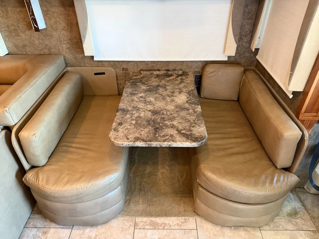 Used 2014  Tiffin  image 89