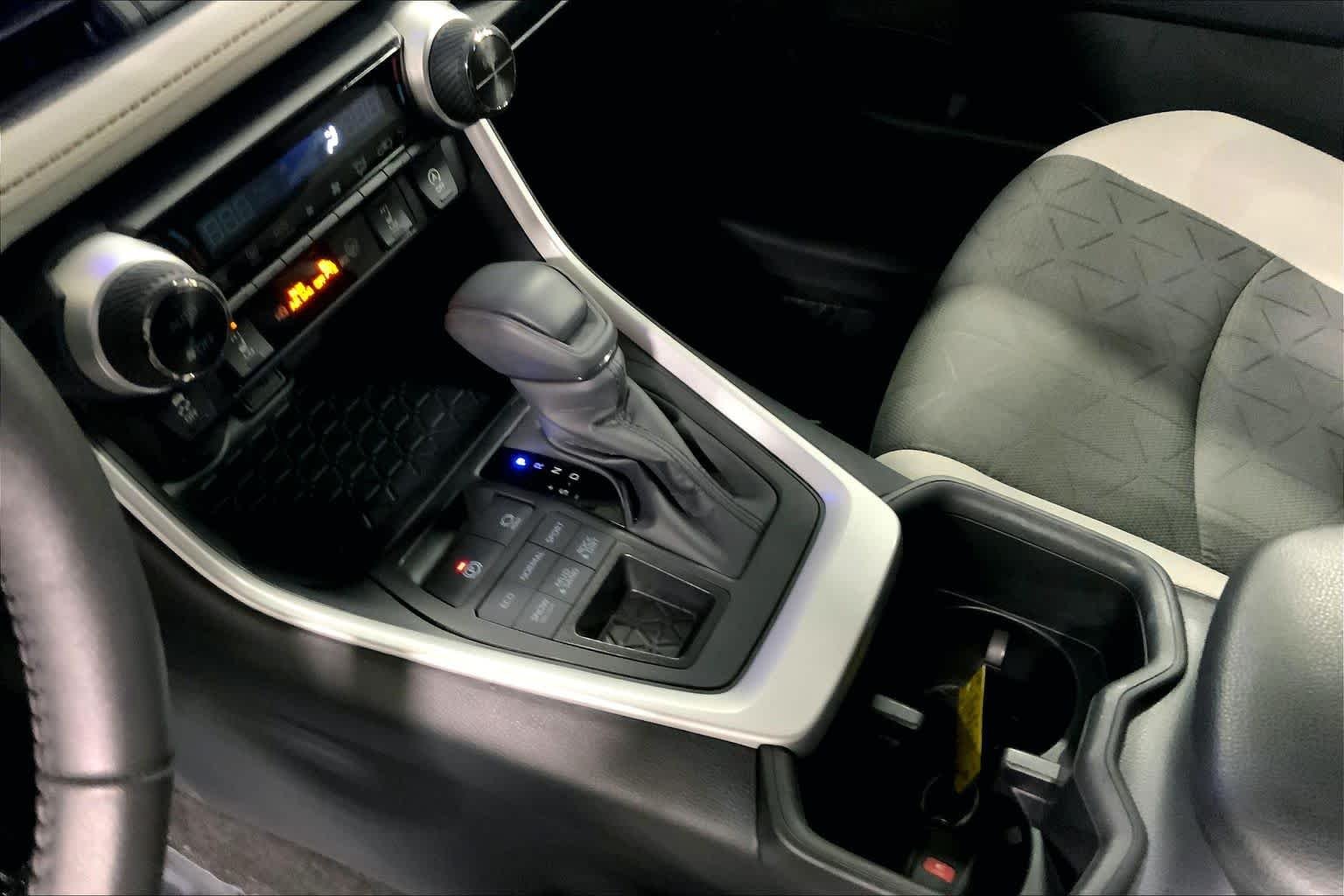 2025 Toyota RAV4 XLE - Photo 33