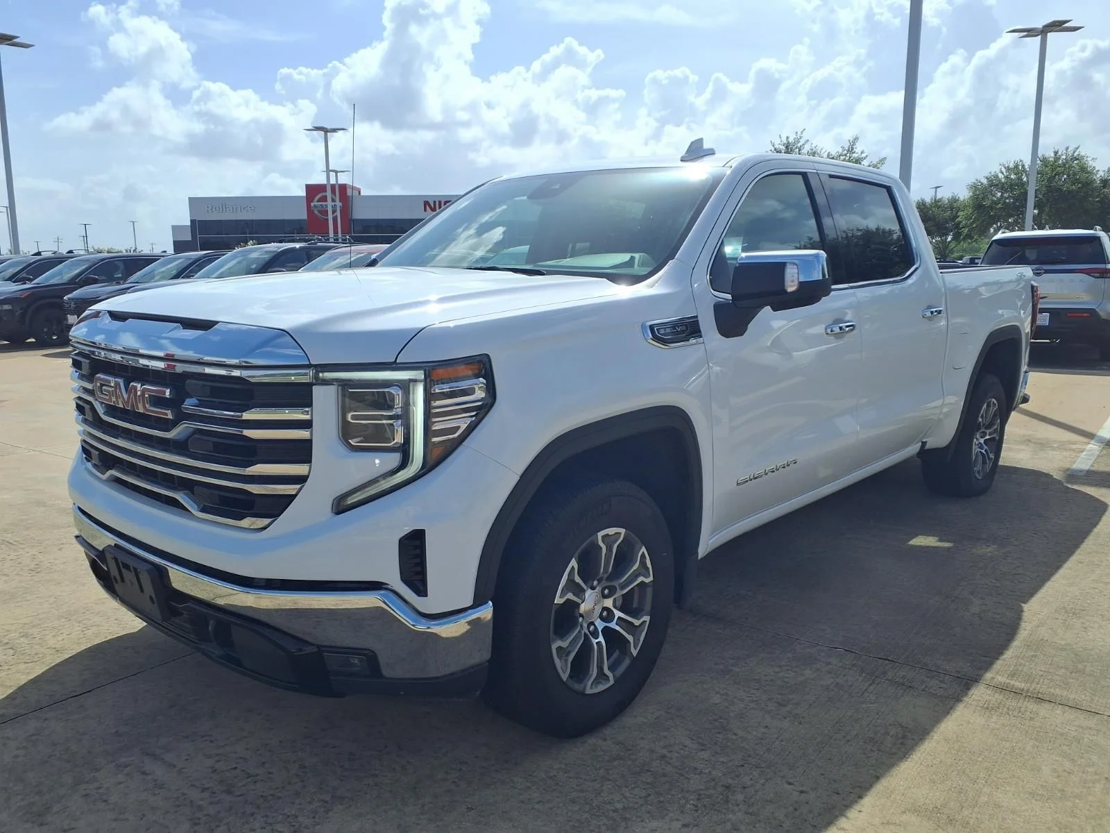 Used 2024 White GMC SLT image 3