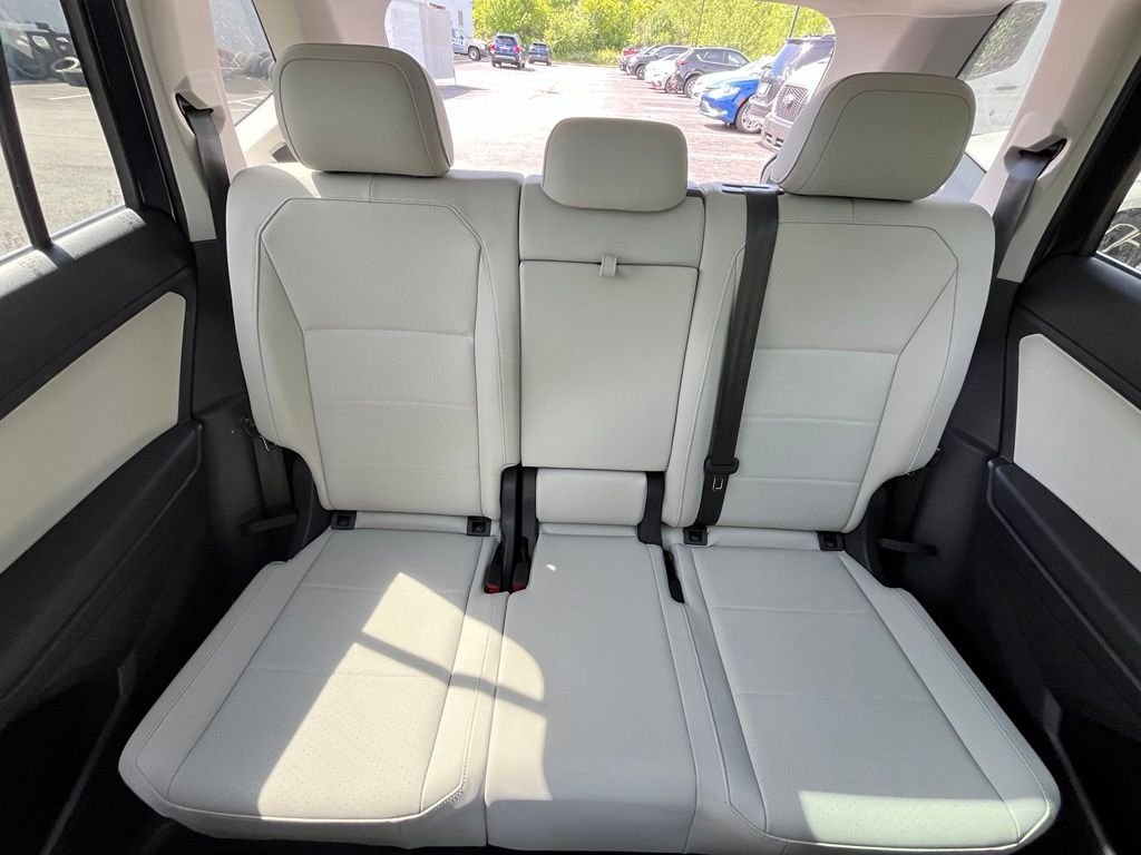 Used 2019 Green Volkswagen 2.0T SEL image 28