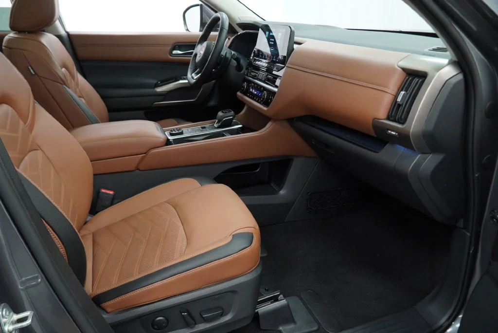 Used 2024 Gray Nissan Platinum image 46