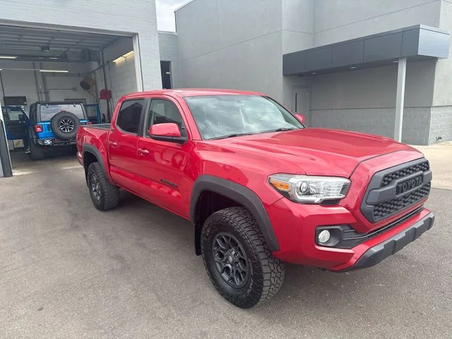 Used 2017 Red Toyota SR5 image 11