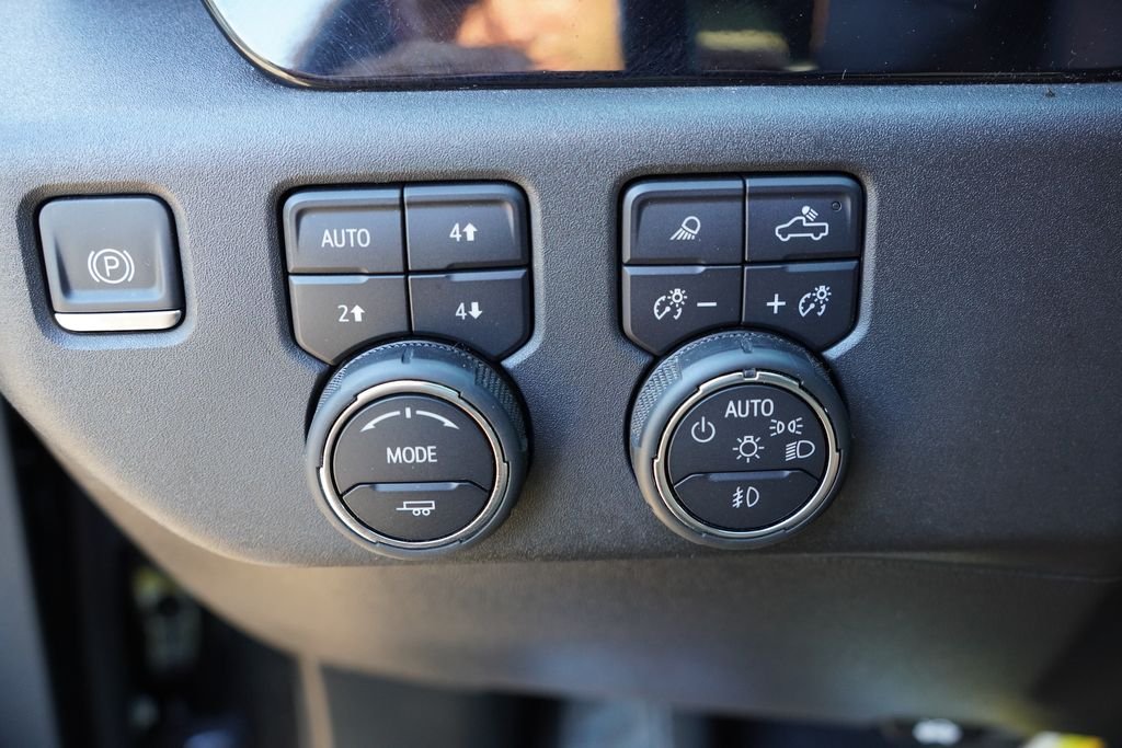 Used 2023 Black Chevrolet ZR2 image 27