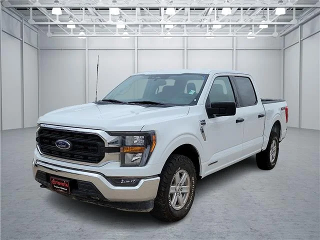 Used 2023 Oxford White Ford XLT 4x4 SuperCrew Cab 5.5 ft. box 145 in. WB image 1
