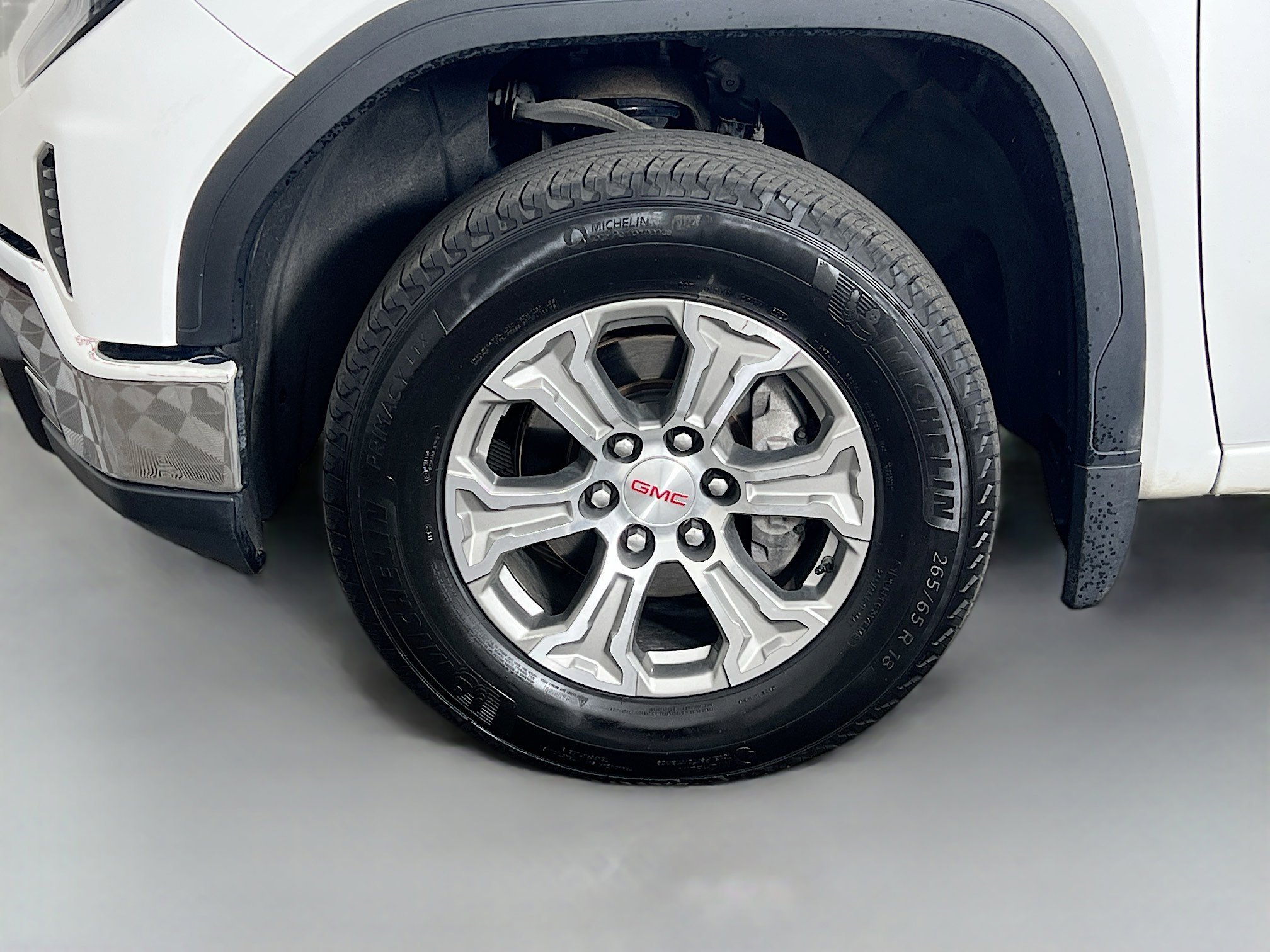 Used 2025 Summit White GMC SLT image 28