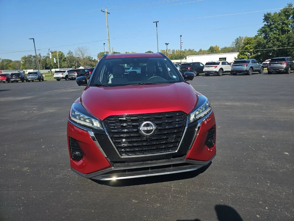Used 2024 Nissan Kicks SR with VIN 3N1CP5DV6RL500498 for sale in Vicksburg, MI