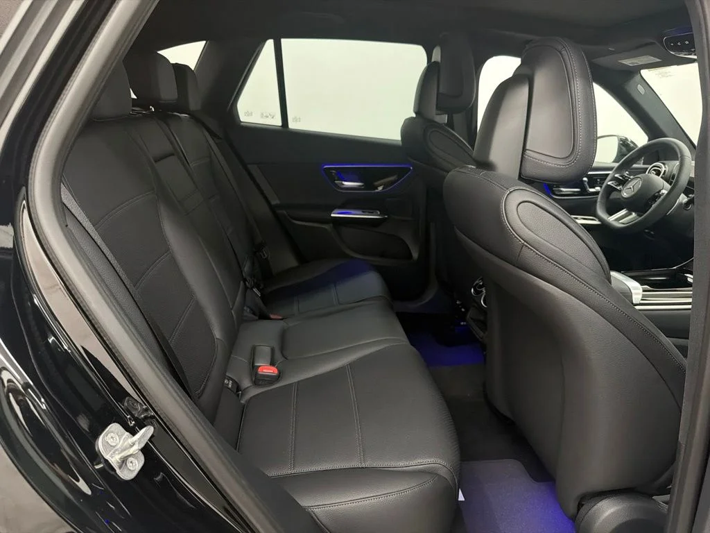 New 2027 Black Mercedes-Benz GLC 300 image 27