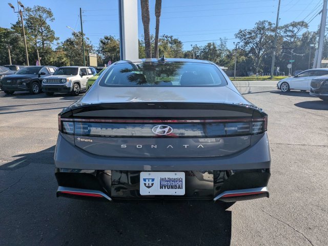 Used 2025 Blue Hyundai SEL image 4