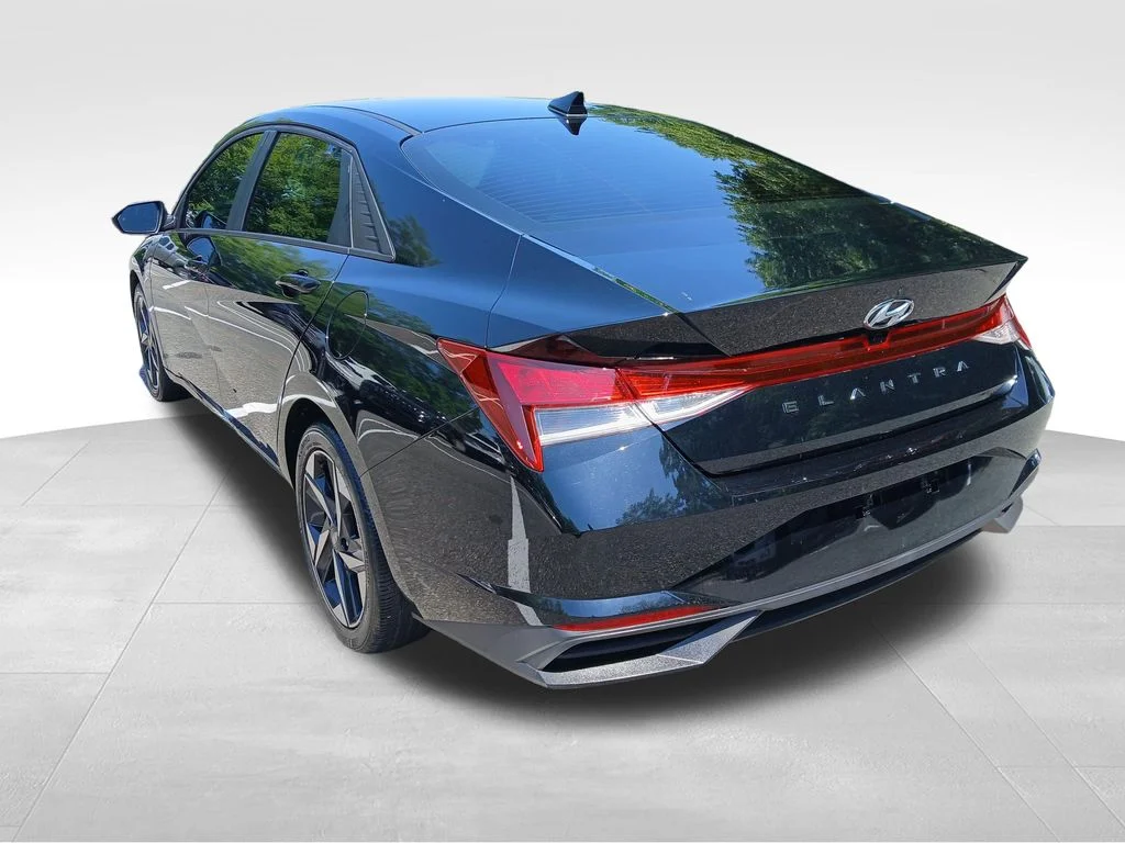 Used 2023 Black Hyundai SEL image 8
