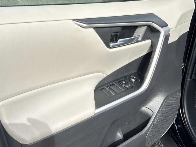 Used 2021 Black Toyota XLE Premium image 17