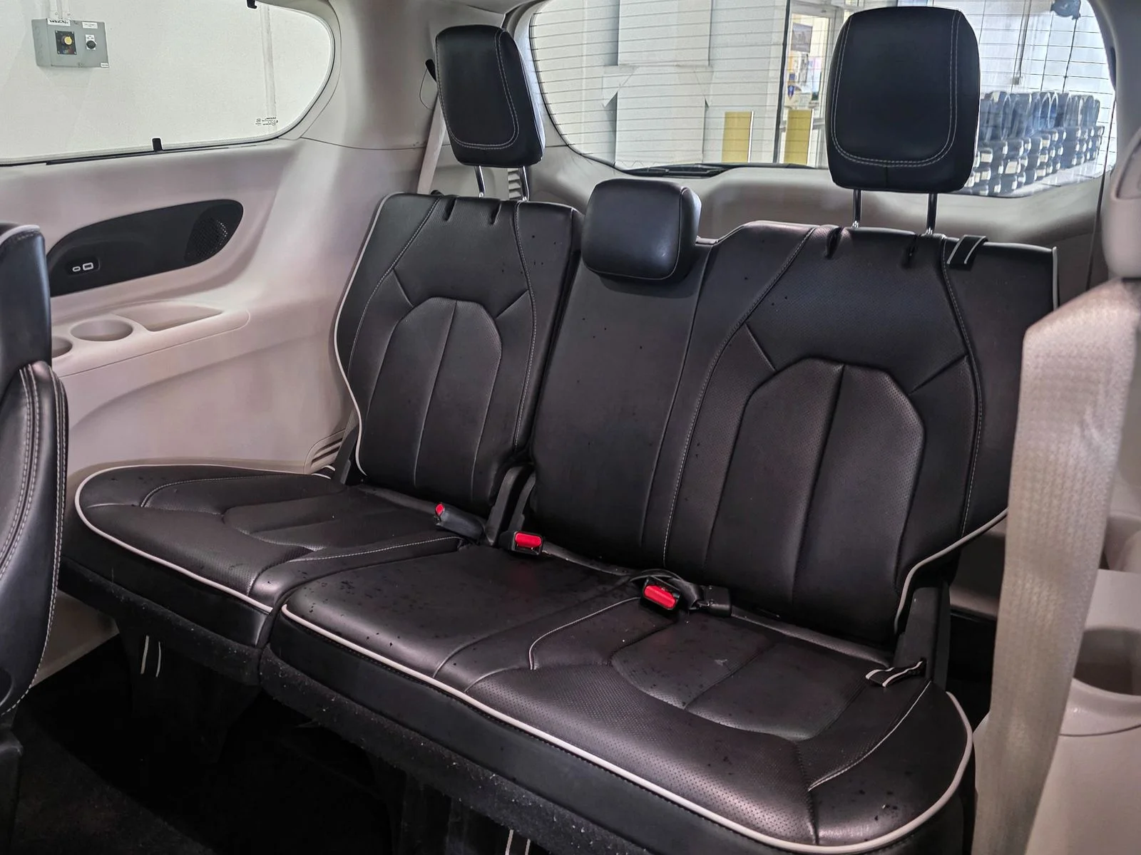 Used 2023 White Chrysler Limited image 26
