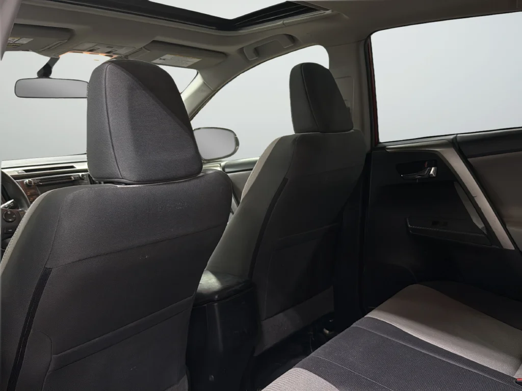 Used 2015 Red Toyota XLE image 22
