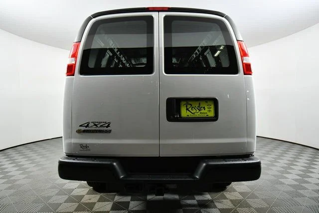 New 2025 Summit White Chevrolet WT image 12