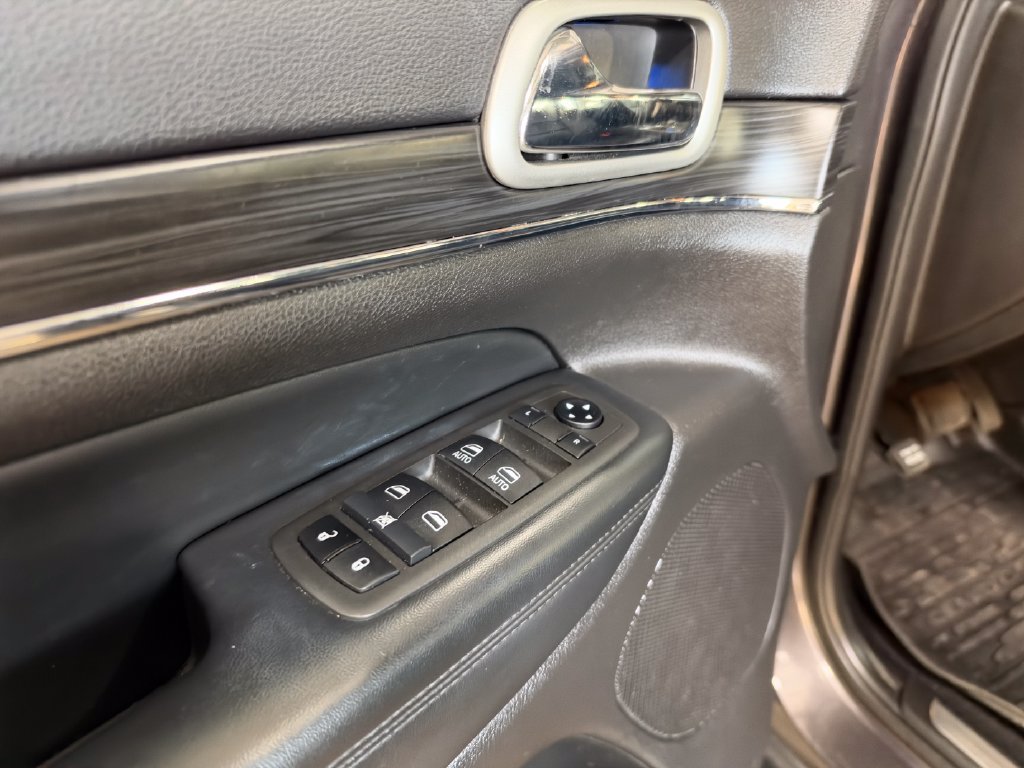 Used 2021 Gray Jeep Limited image 10