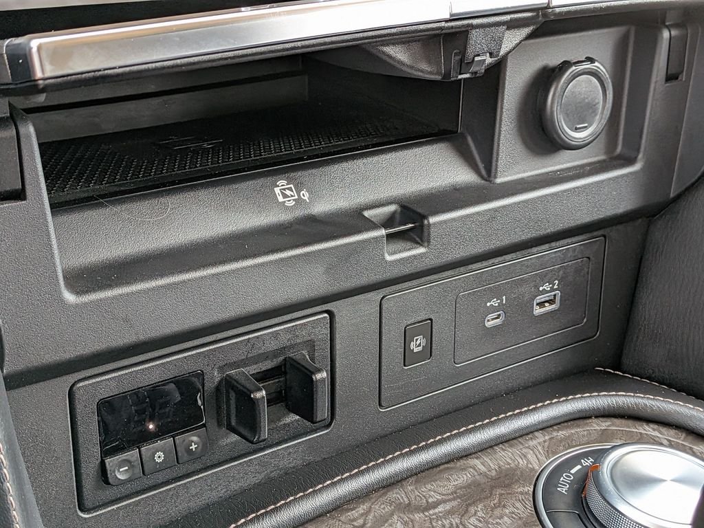 Used 2022 Black Nissan Platinum image 21