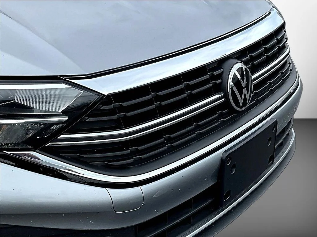 Certified Used 2024 Pyrite Silver Metallic Volkswagen 1.5T SE image 32