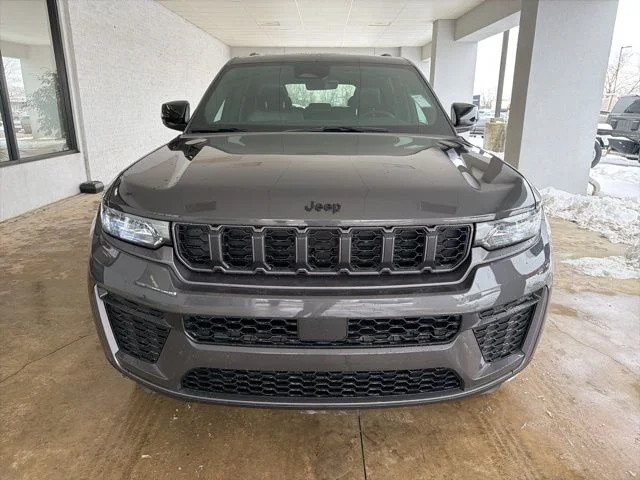 New 2026 Baltic Gray Metallic Clear-Coat Exterior Paint Jeep Altitude image 10