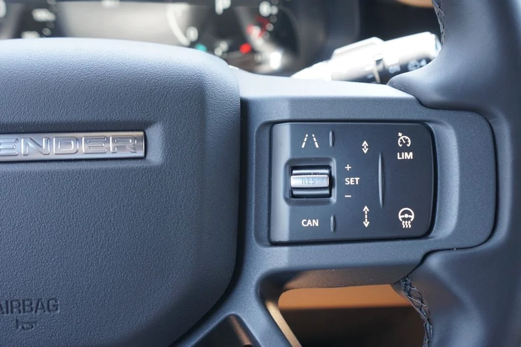 New 2026 Black Land Rover X-Dynamic SE image 17