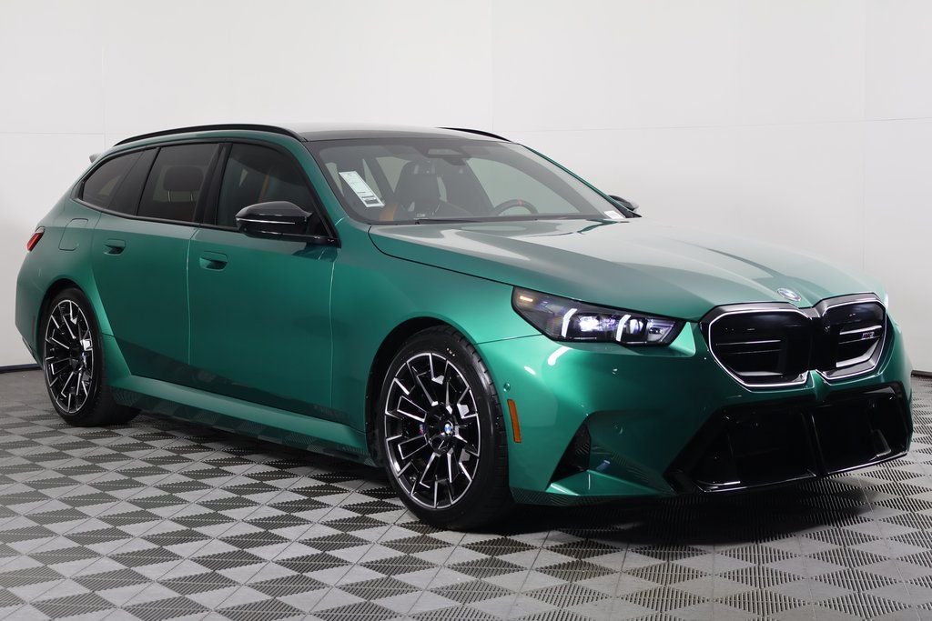 Used 2025 Green Metallic BMW TOURING image 3