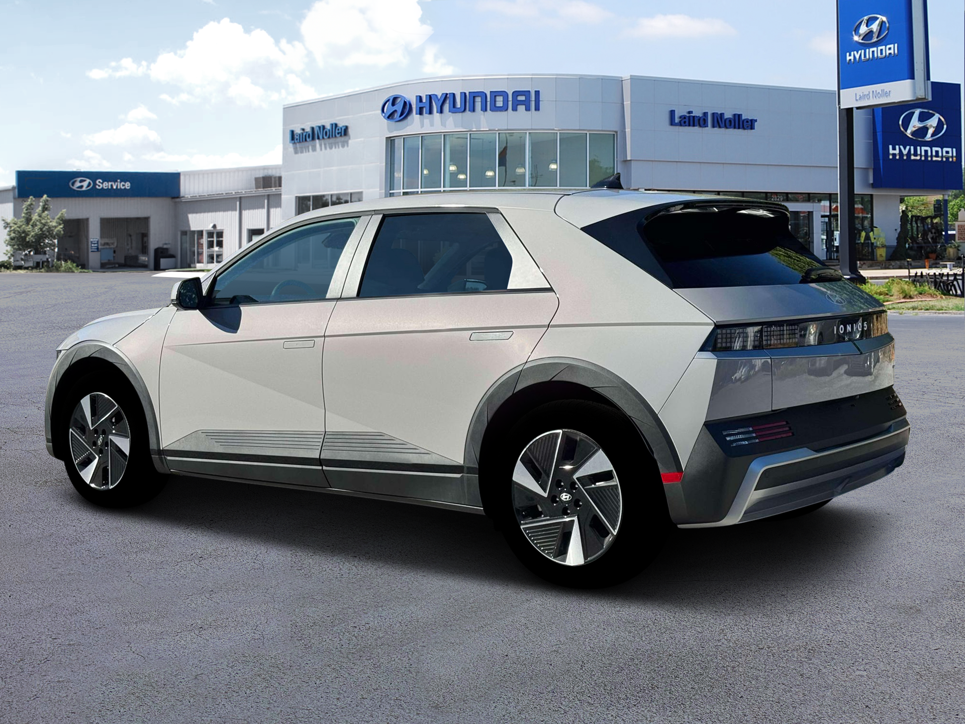 View vehicle photo 4