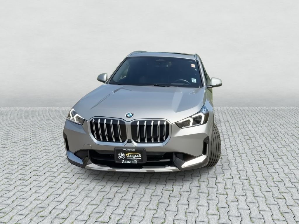 Used 2025 Silver BMW xDrive28i image 3