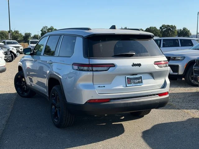 New 2026 Silver Zynith Exterior Paint Jeep Limited image 9