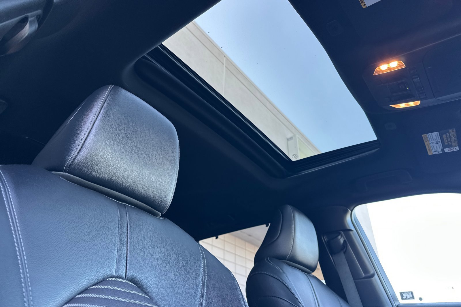 2025 Toyota Highlander LE - Photo 18