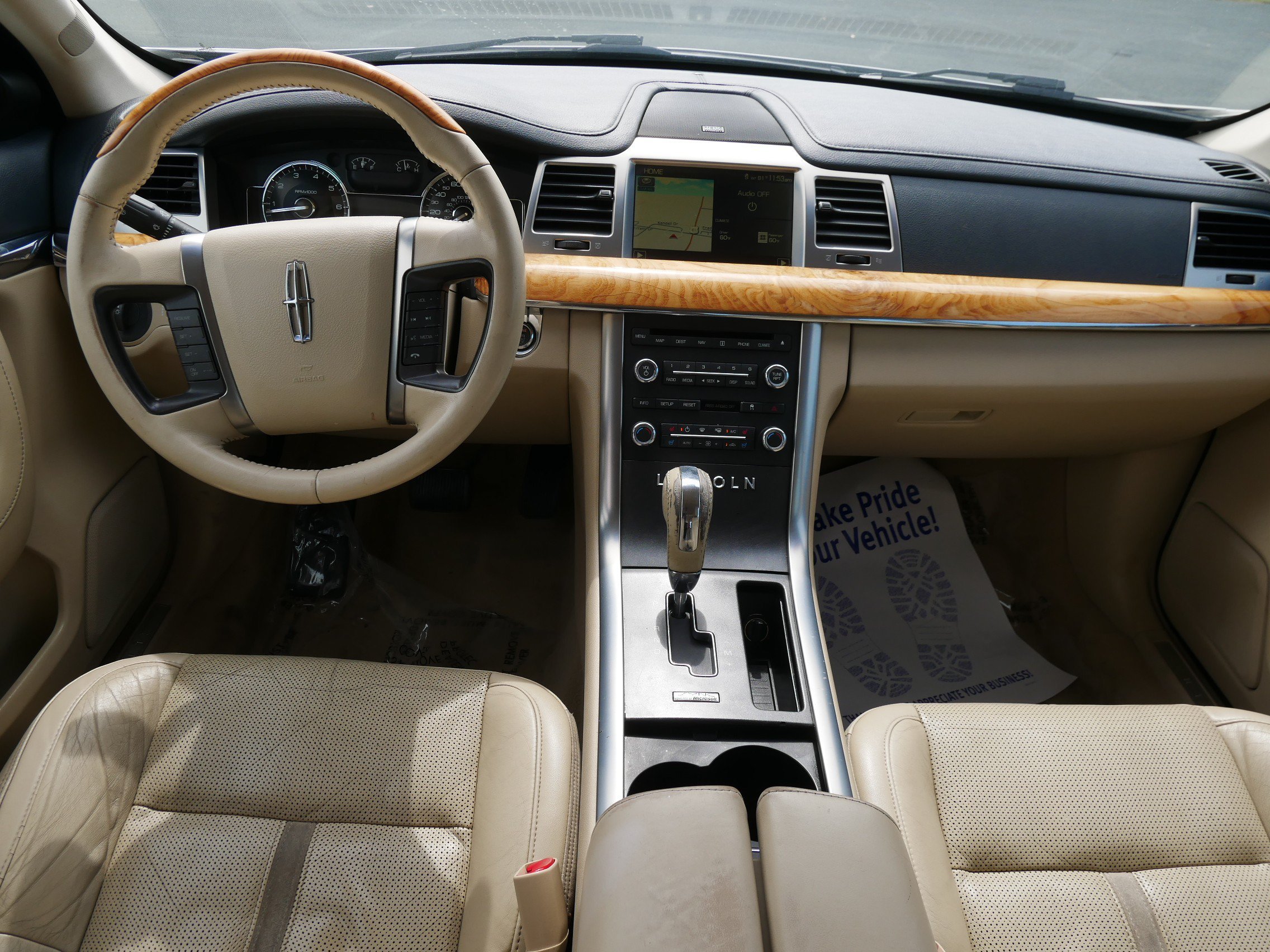 Used 2009 White Lincoln  image 14