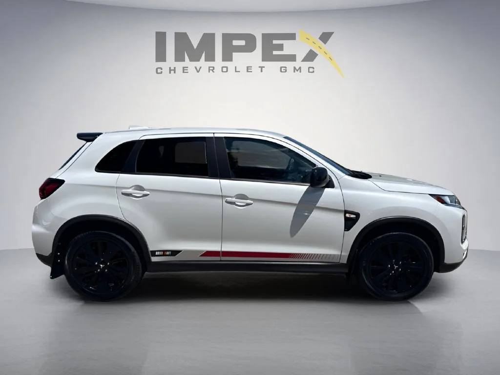 Used 2024 Silver Mitsubishi S image 6