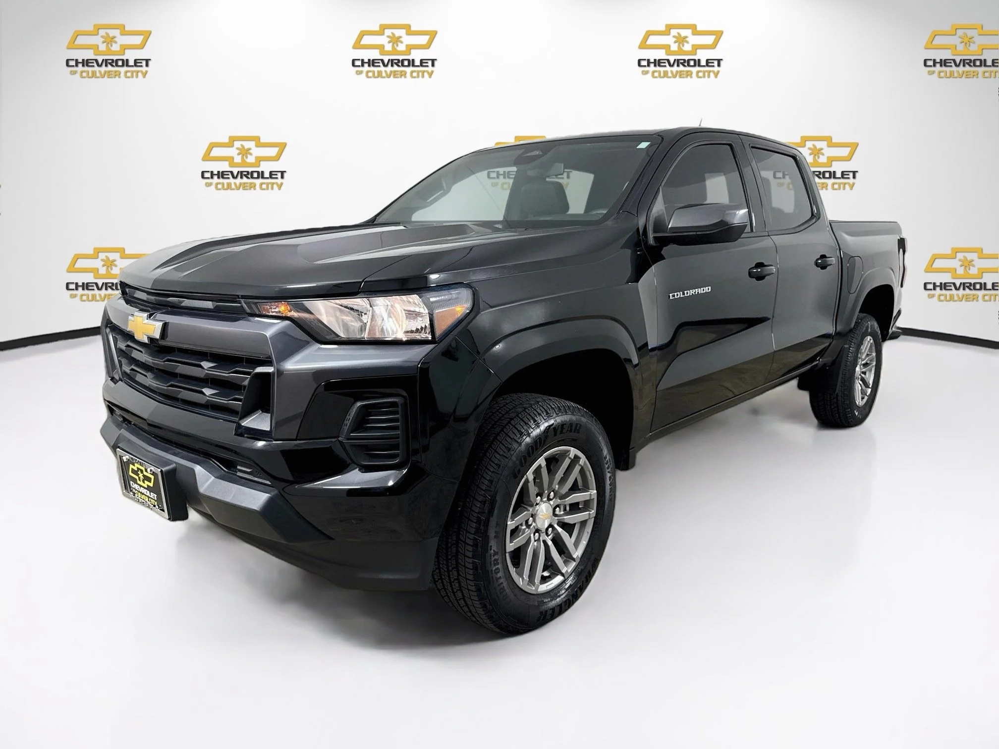 Used 2023 BLACK Chevrolet 2WD LT image 3