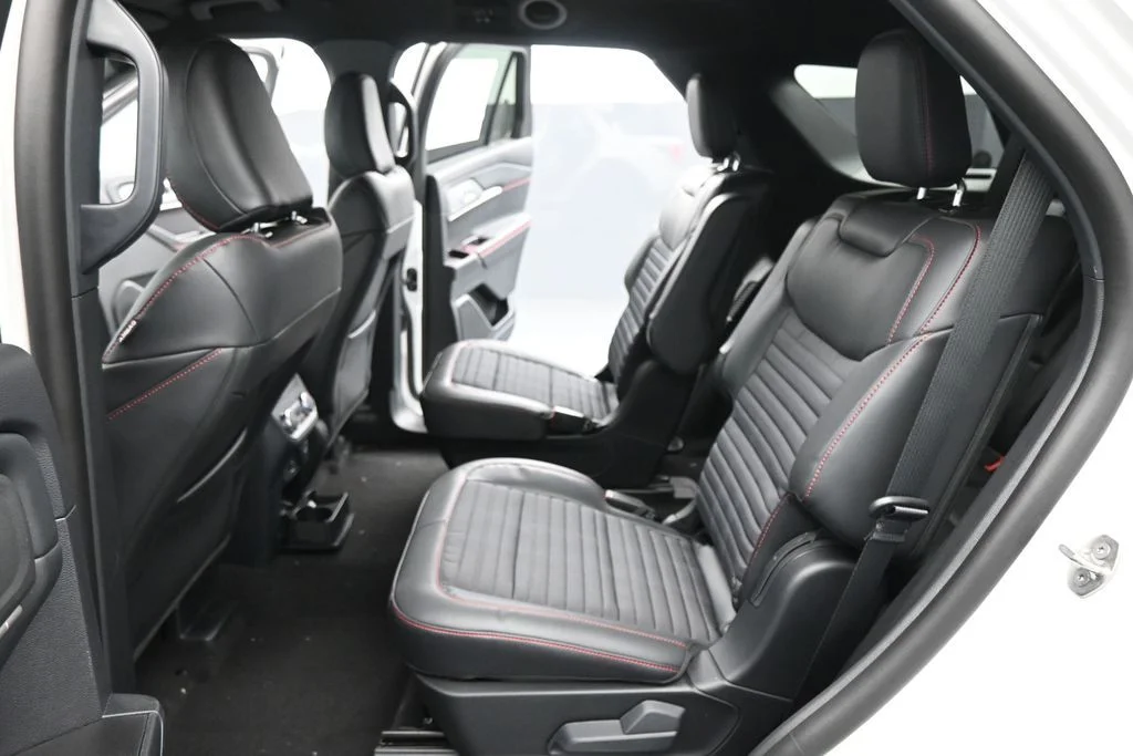New 2026 Star White Metallic Tri-Coat Ford ST-Line image 18