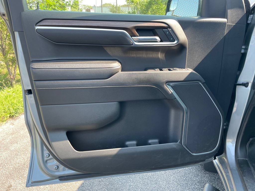 Used 2023 Sterling Gray Metallic Chevrolet LT (2FL) image 15