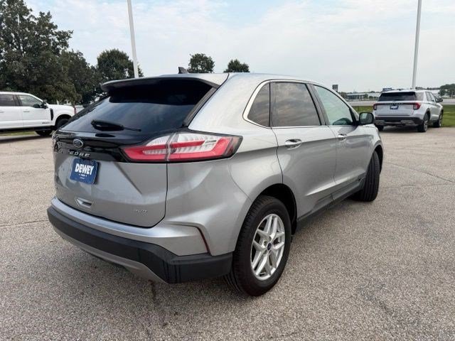Used 2022 Silver Metallic Ford SEL image 7
