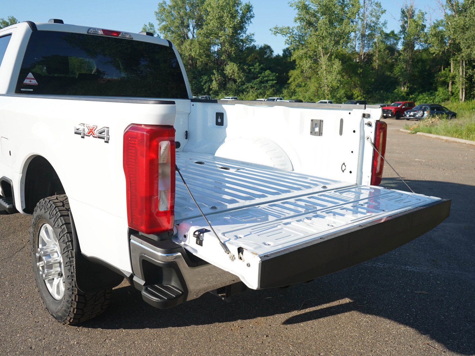 Used 2023 Oxford White Ford Xlt image 9