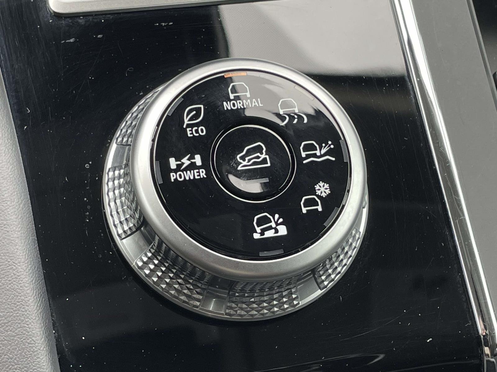 2025 Mitsubishi Outlander Plug-in Hybrid SE - Photo 22