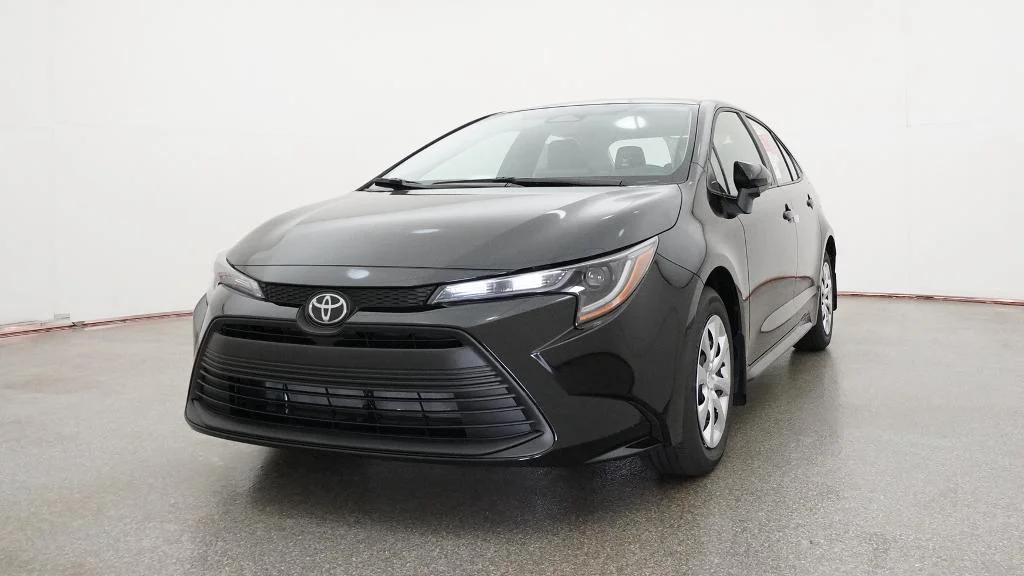 New 2026 Midnight Black Metallic Toyota LE image 19