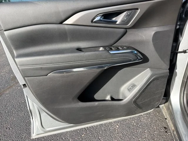 Used 2025 Sterling Gray Metallic Chevrolet LT image 17