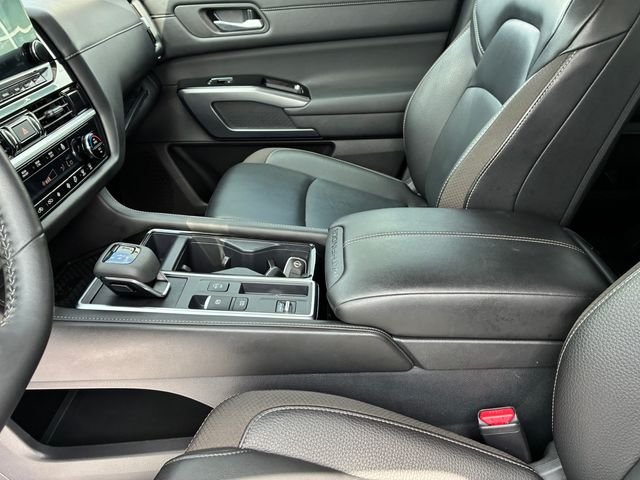 Used 2025 Black Nissan SL image 17
