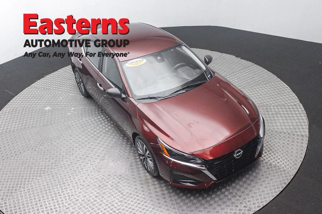 Used 2025 Red Nissan 2.5 SV image 3