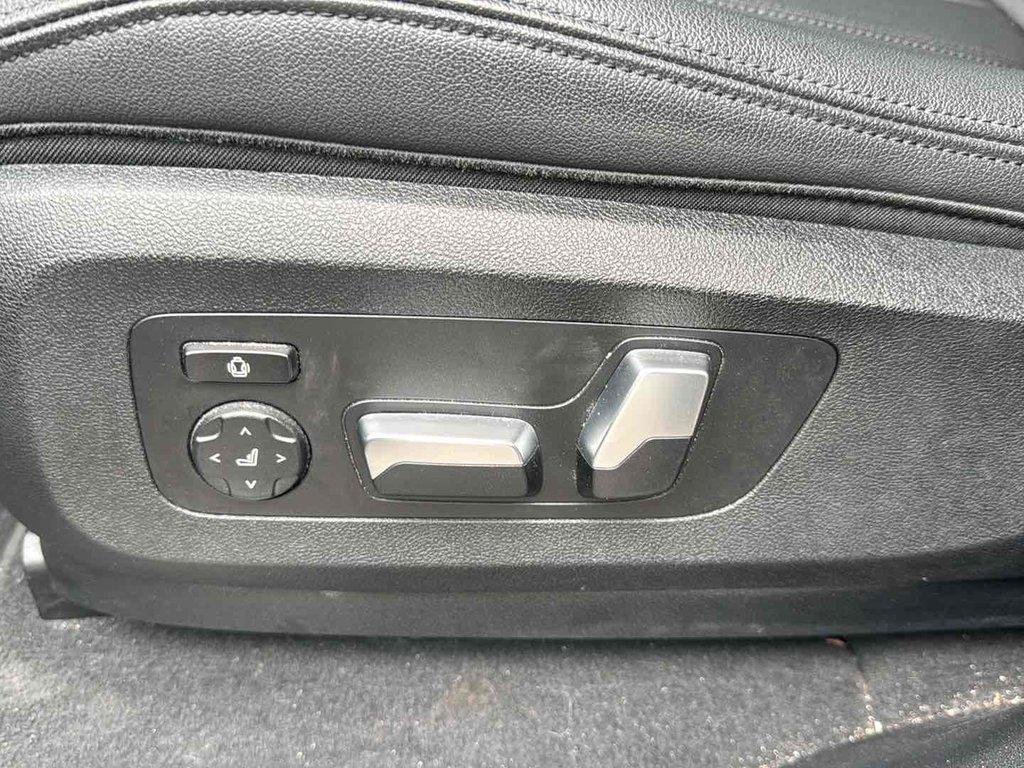 Used 2019 Black Sapphire Metallic BMW xDrive40i image 37