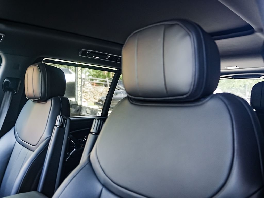 New 2026 Santorini Black Land Rover SE image 10