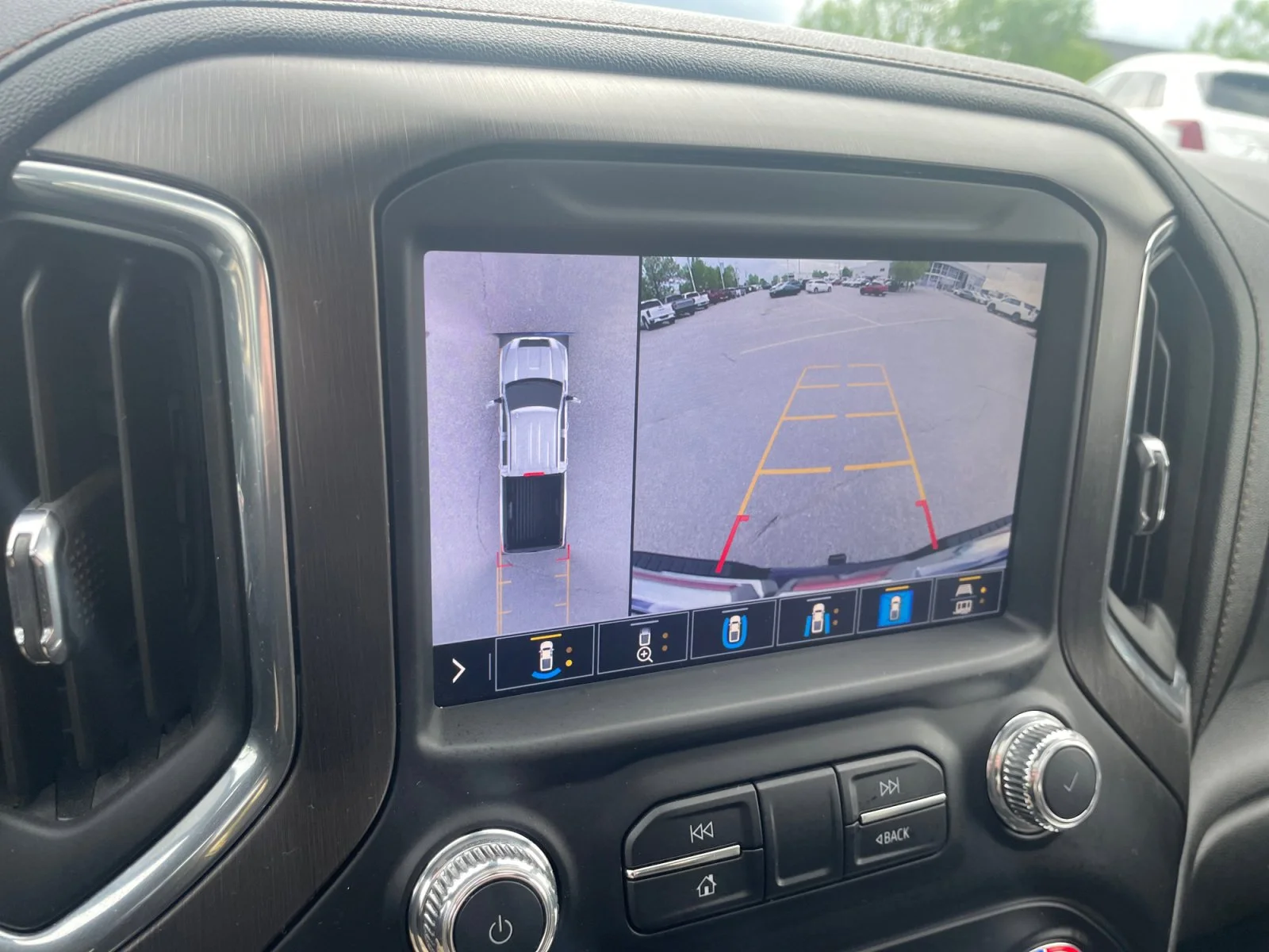 Used 2023 Blue GMC AT4 Crew Cab image 27