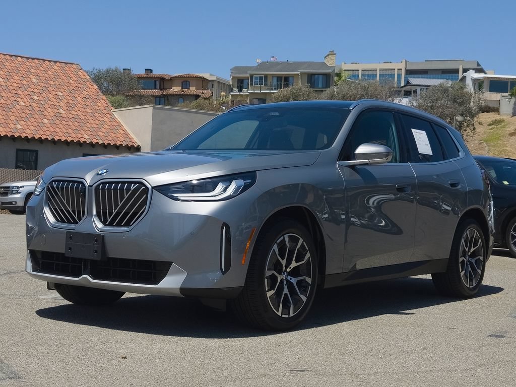 Used 2026 Skyscraper Grey Metallic BMW 30 xDrive image 3
