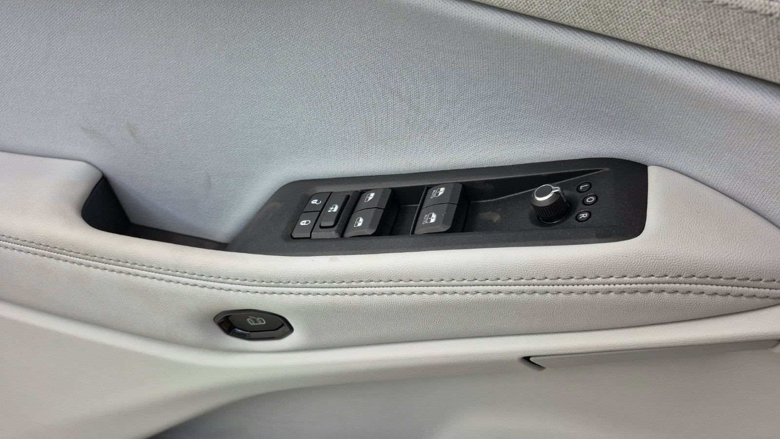 Used 2026 White Jeep Laredo image 21