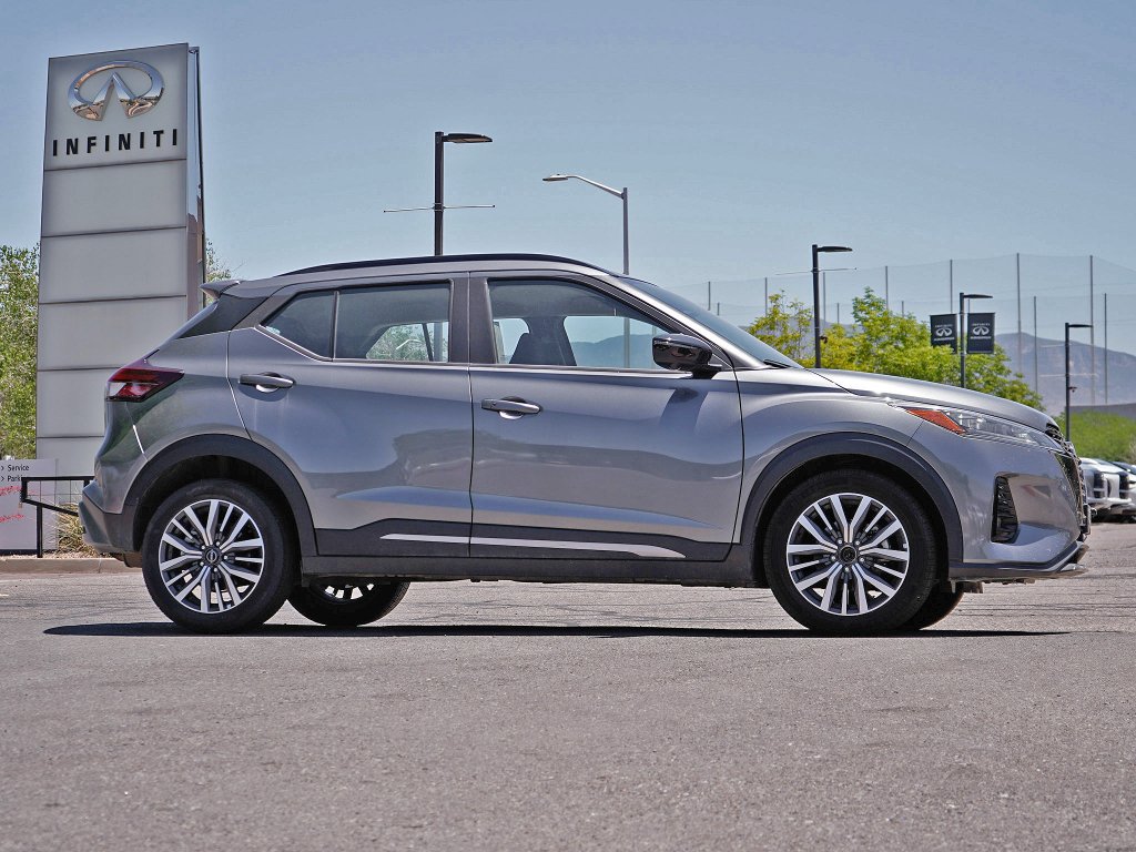Used 2024 Boulder Gray Pearl Nissan SR image 11